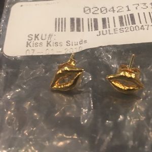 Kiss Kiss 14 K Yellow Gold Earrings